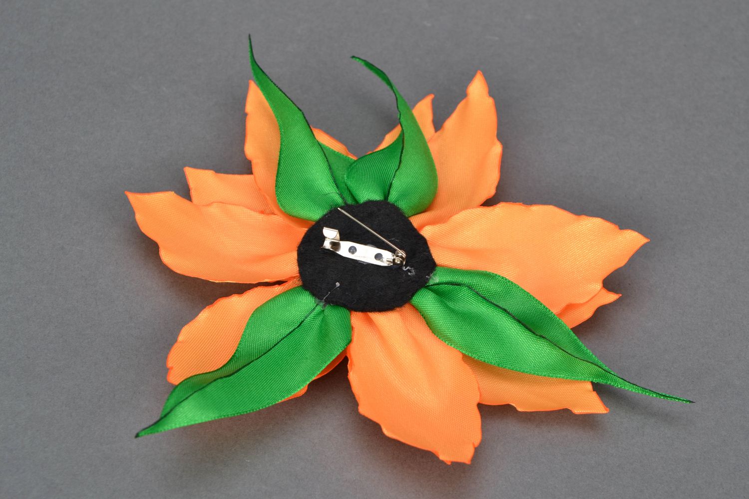 Textile satin ribbon flower brooch Lily photo 4