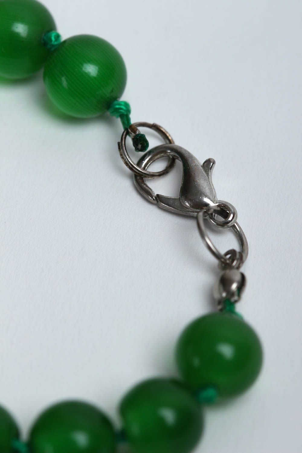 Зеленый браслет из бусин ручная работа браслет на руку модный женский аксессуар фото 4