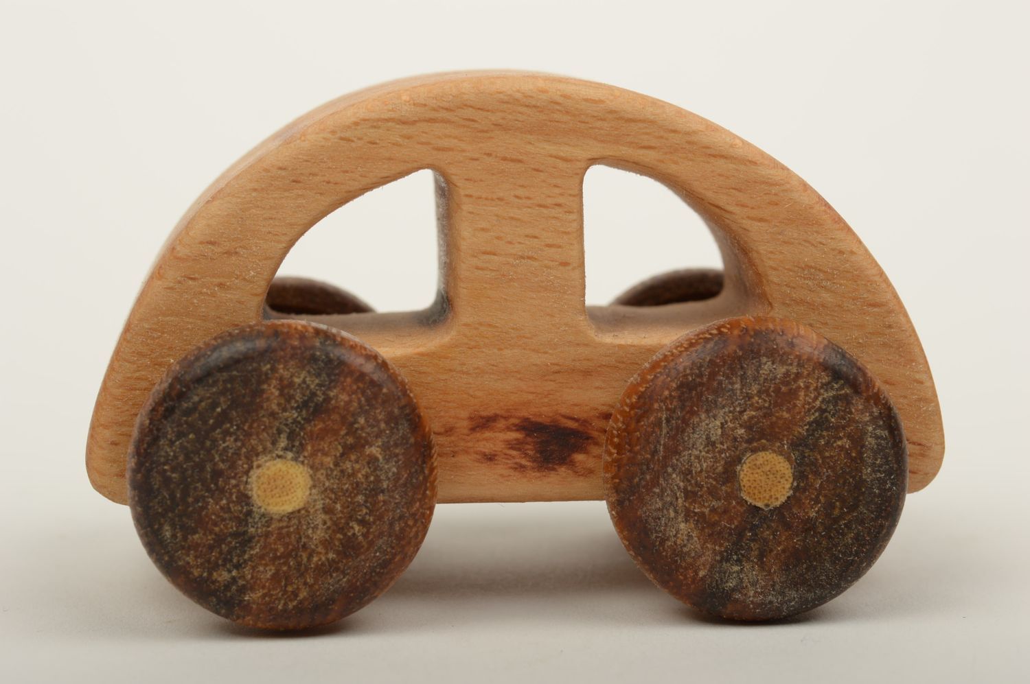 Jouet voiture en bois naturel fait main design original Cadeau pour enfant photo 4