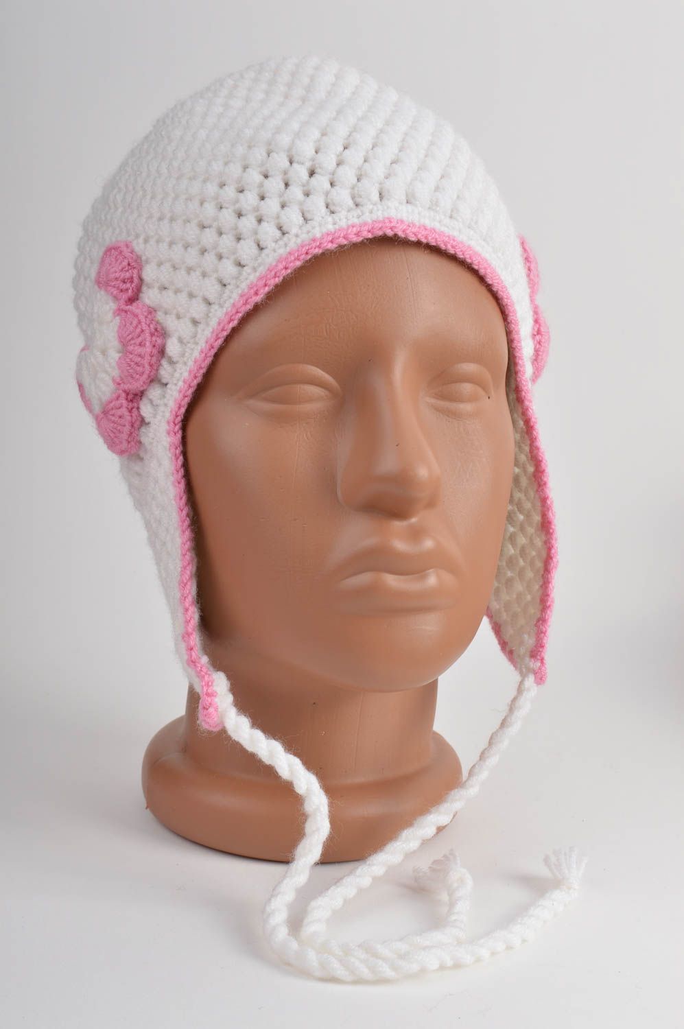Bonnet tricot fait main Chapeau au crochet blanc rose design Vêtement fille photo 2