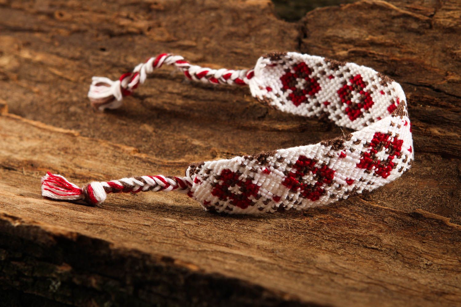 Pulsera artesanal regalo para mujer pulsera de hilos de mouliné roja blanca foto 1