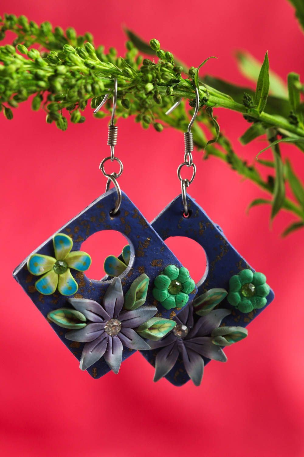 Серьги с подвесками ручной работы украшение из пластика с цветами женские серьги фото 1