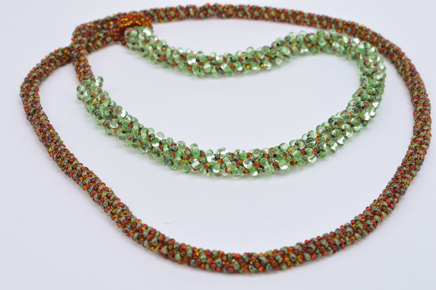 Long collier crocheté en perles de rocaille vert-brun fait main pour femme photo 2