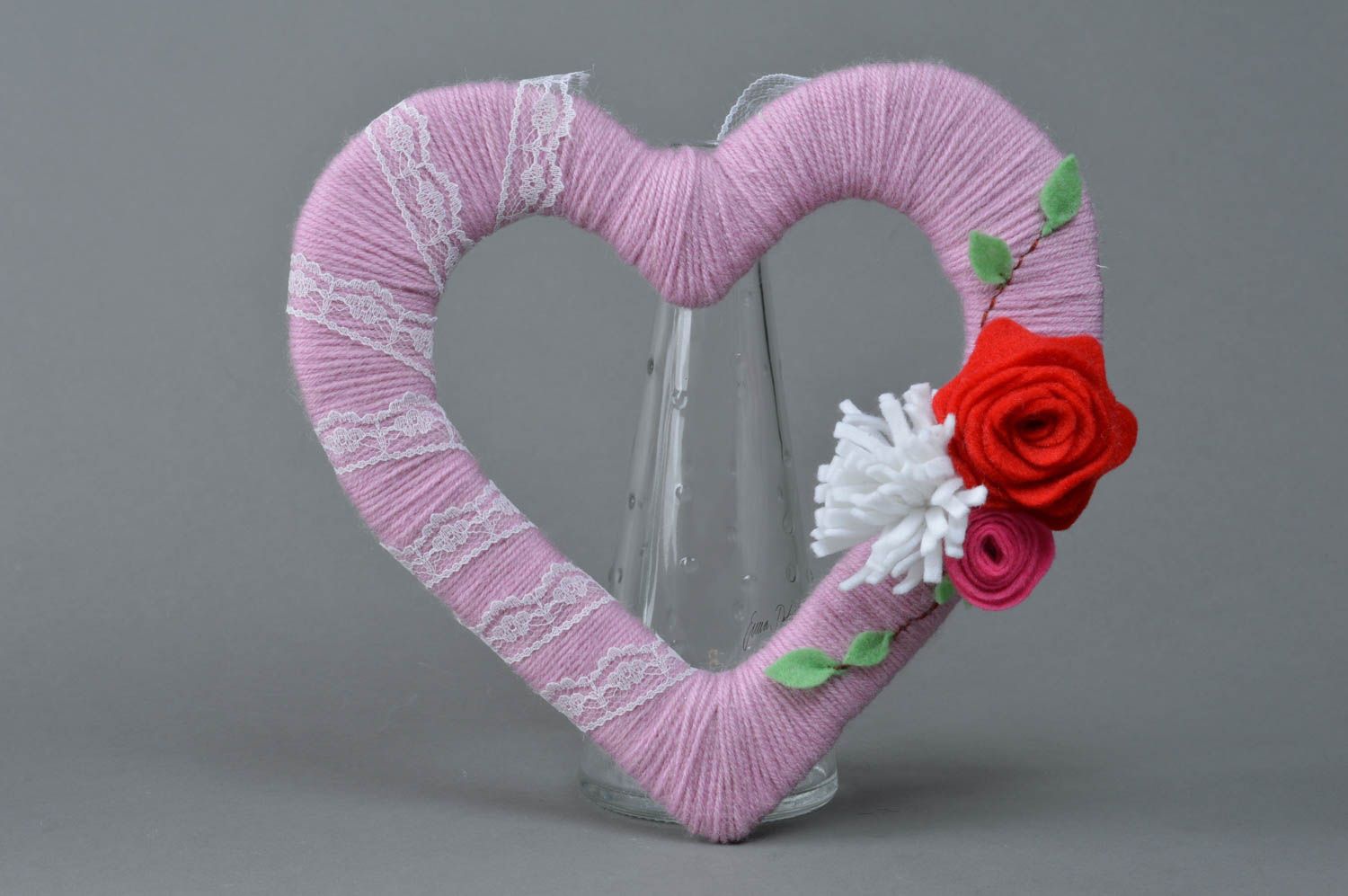 Handmade decorative heart-shaped wall hanging on carton basis with pink threads photo 2