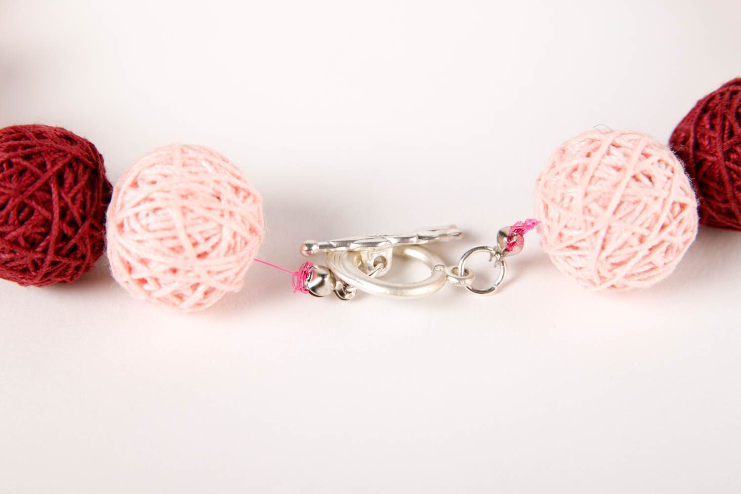 Collier rouge et rose Bijou fait main en perles textiles Cadeau pour femme photo 5
