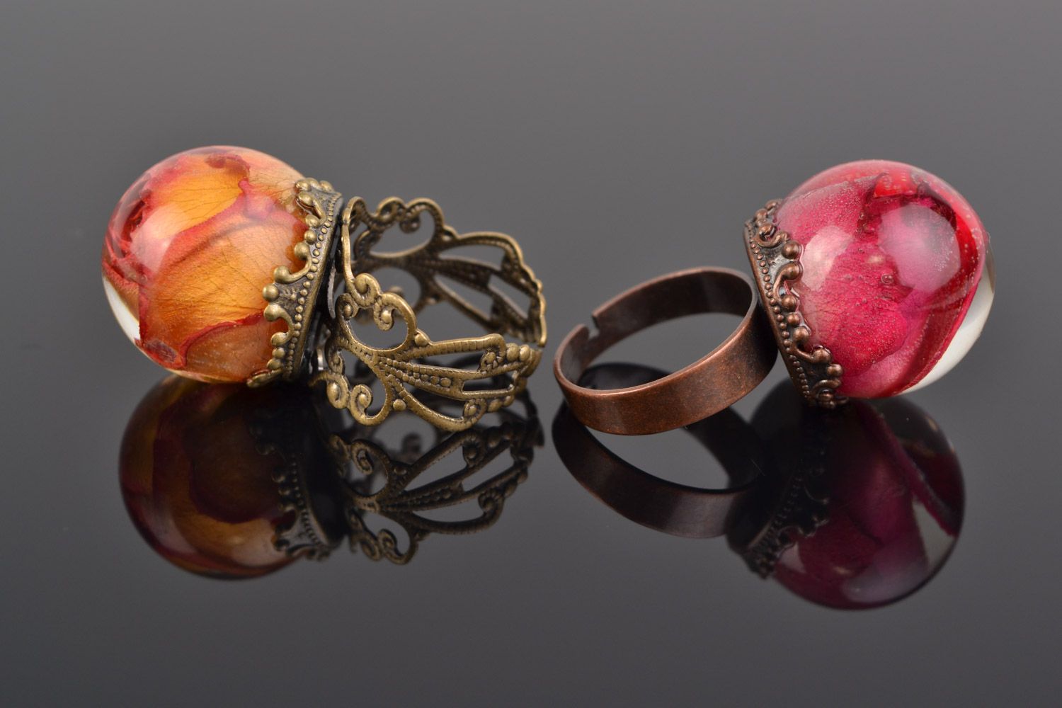 Set of handmade rings with roses coated with epoxy resin 2 items red and orange photo 5