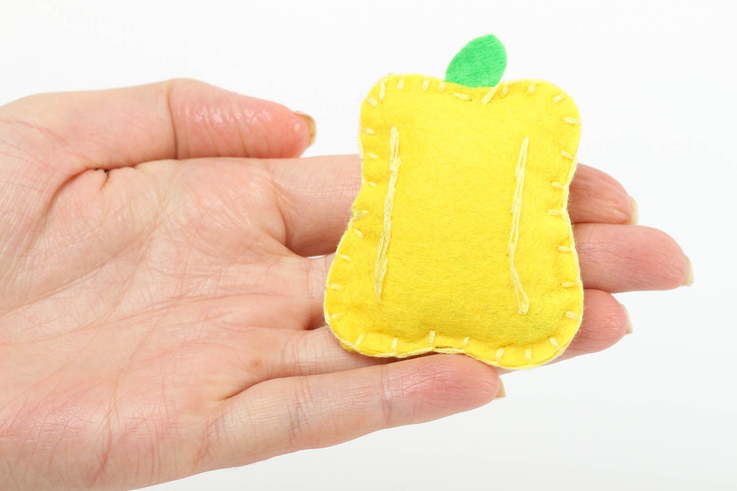 Magnet frigo fait main Aimant original poivron jaune en feutre Décoration frigo photo 5
