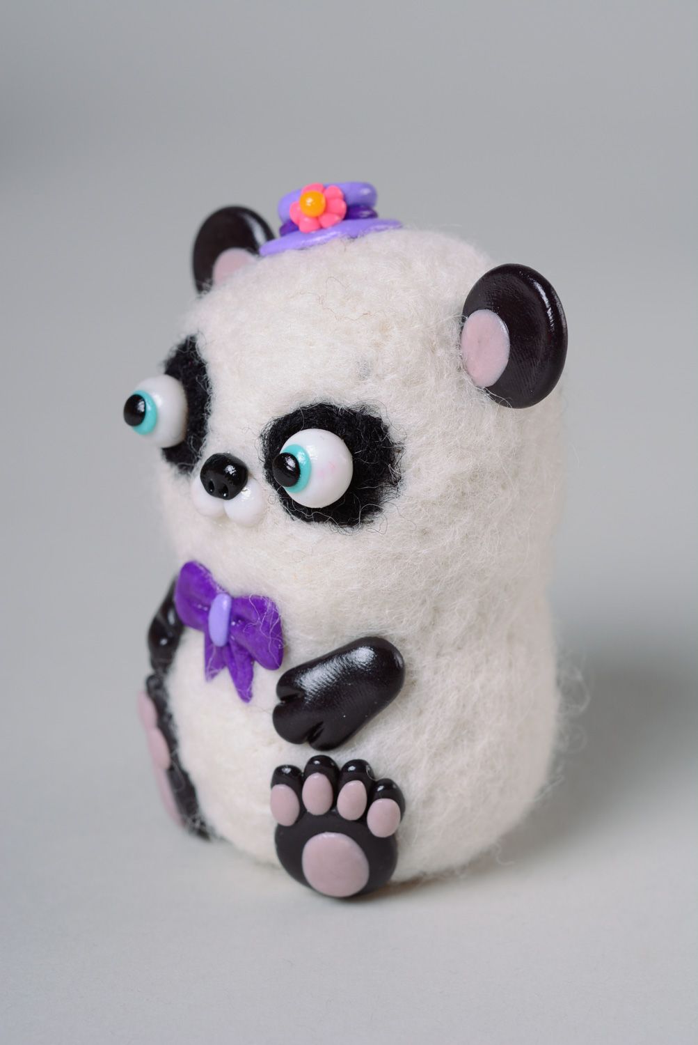 Jouet de poche fait main original en laine technique de feutrage Panda photo 2