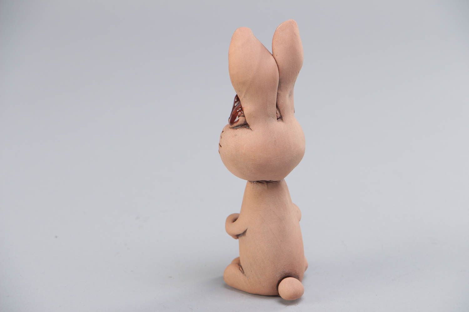 Статуэтка из глины ручной работы в виде зайца расписная сувенирная фигурка фото 4