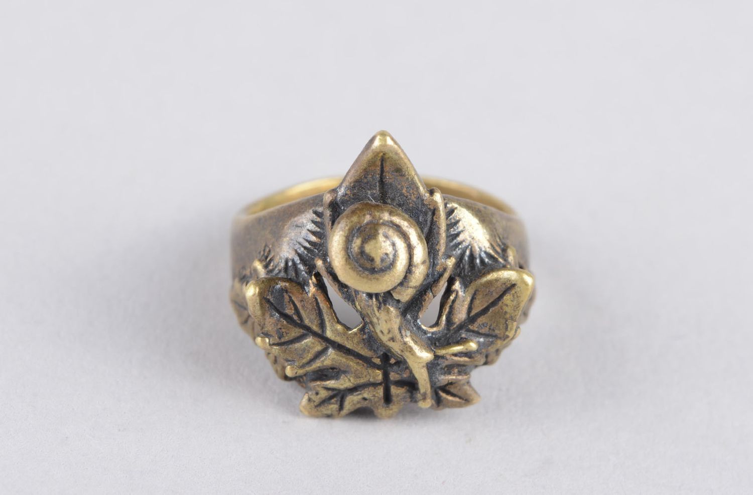 Кольцо ручной работы кольцо из бронзы женский перстень с цветами крупный фото 5