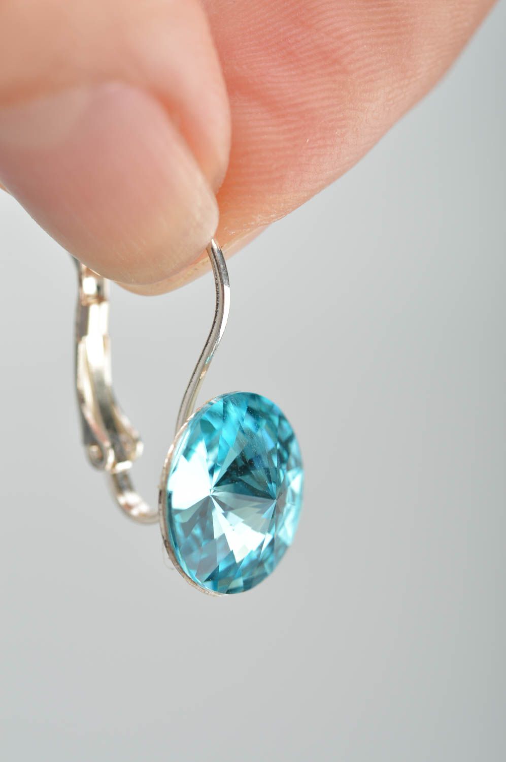 Lange Ohrringe aus österreichischen Kristallen in Blau handgemacht originell  foto 3