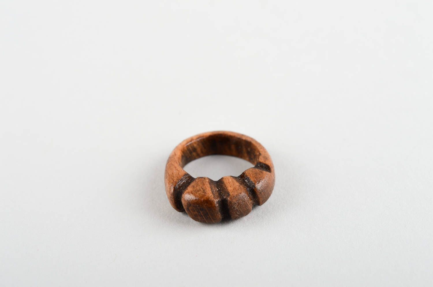 Кольцо ручной работы кольцо для девушек деревянное с разрезами красивый перстень фото 3