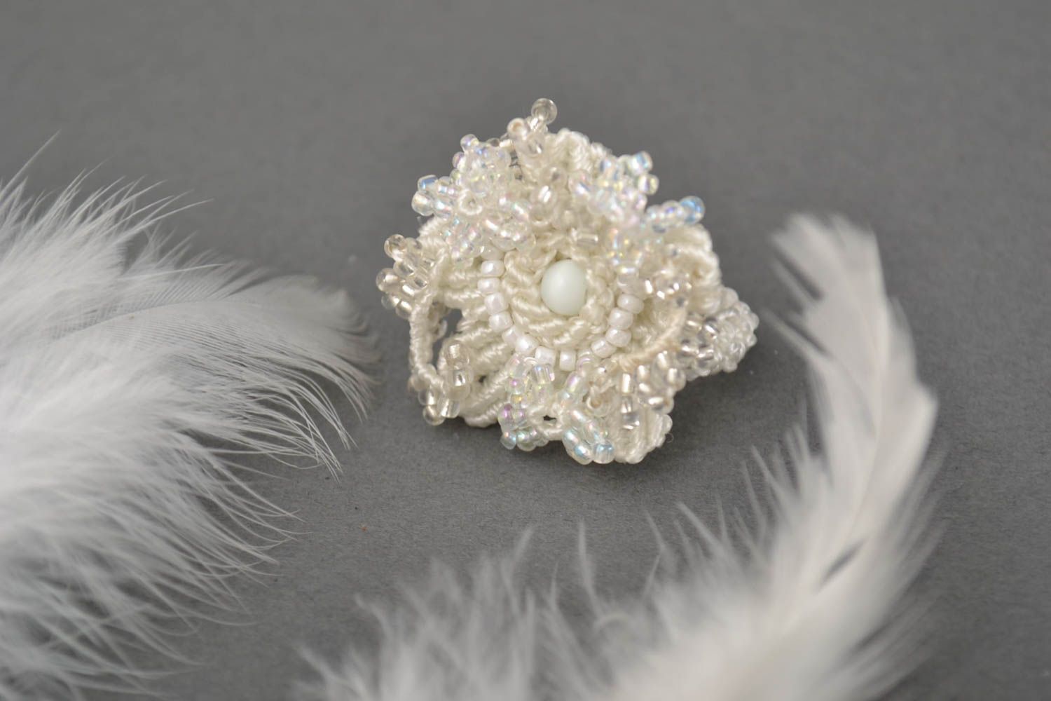 Handmade Blumen Ring in Weiß Damen Modeschmuck Accessoire für Frauen Rocailles foto 3