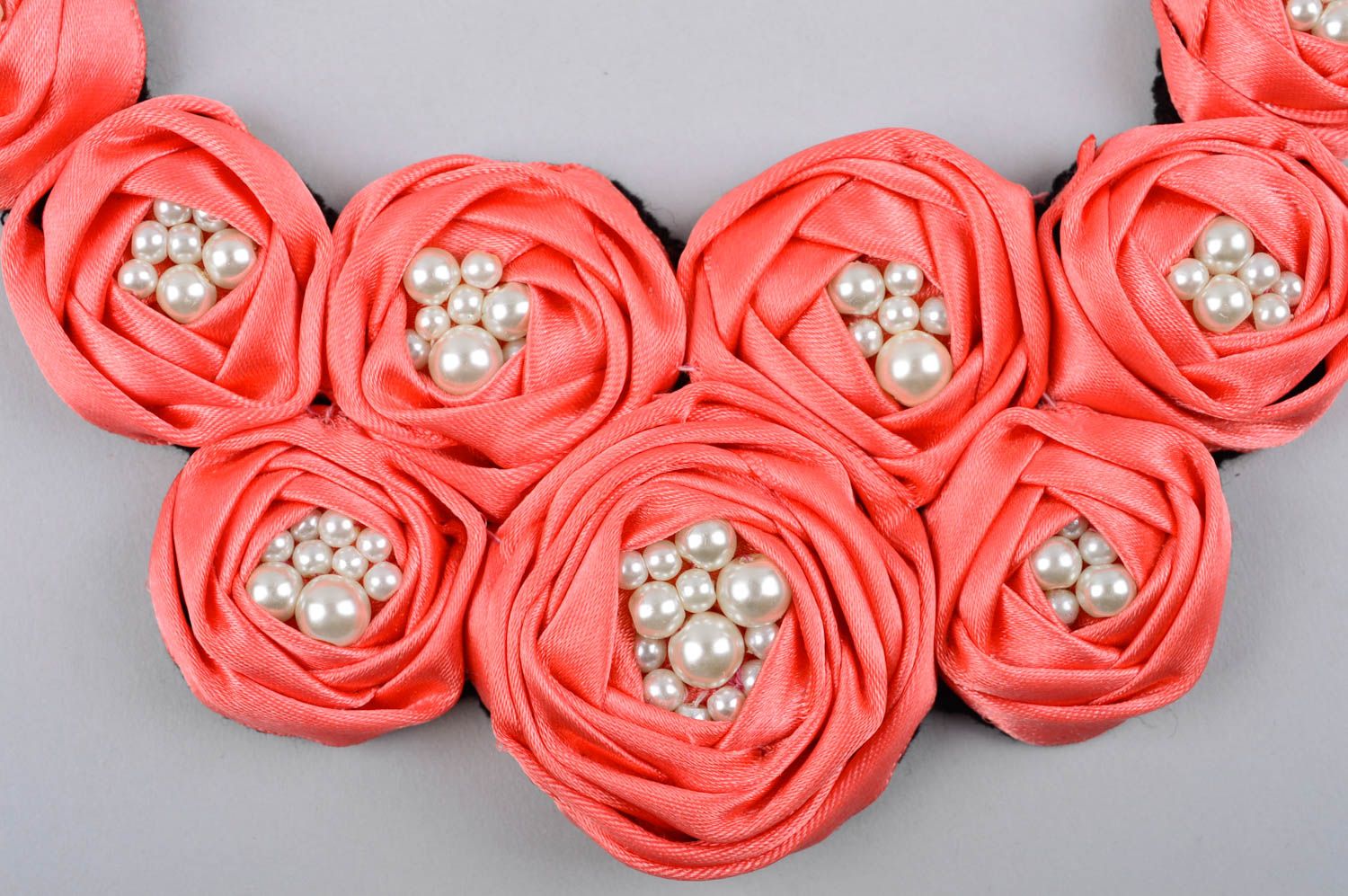 Collier rouge Bijou fait main fleurs en satin perles imitation Accessoire femme photo 4
