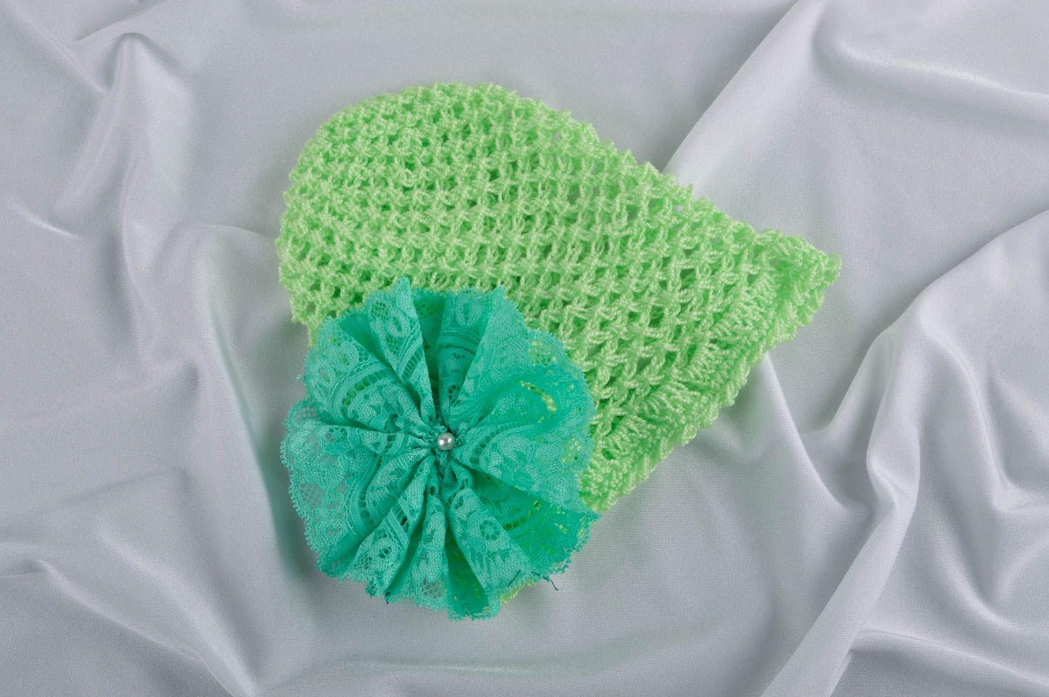 Gorro tejido artesanal verde con flor ropita para recién nacidos gorro para bebé foto 1