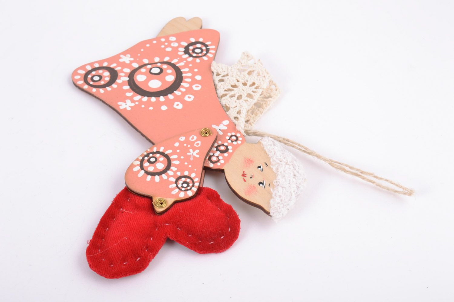 Suspension décorative en bois peinte faite main Ange de Noël avec coeur textile photo 2