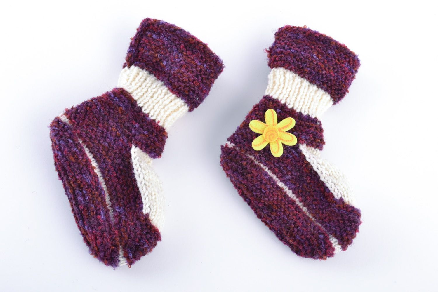Handmade soft warm baby booties knitted of natural wool in white and violet colors photo 2