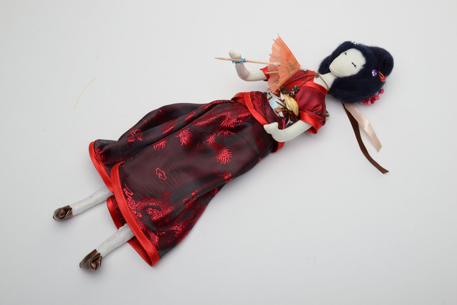 Коллекционная кукла в национальном костюме японка  фото 2