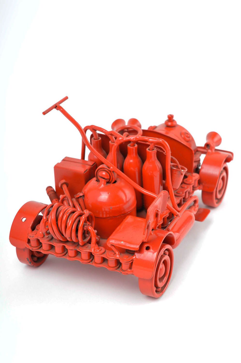 Figurine voiture rouge faite main Statuette design en métal Cadeau insolite photo 5