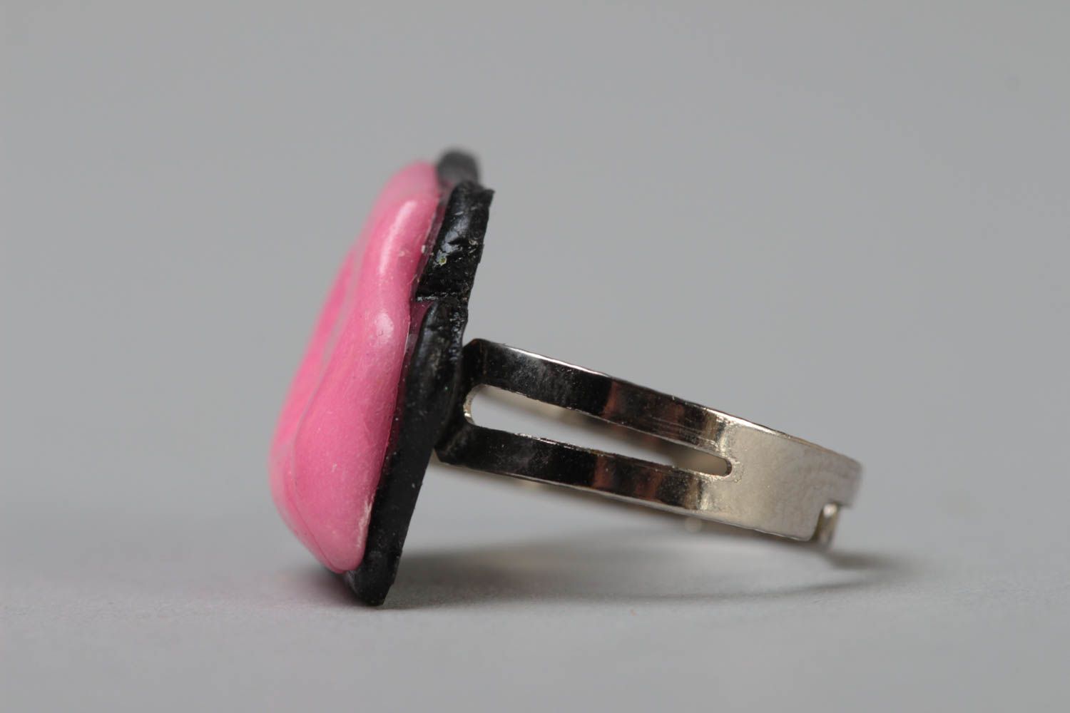 Handmade designer polymer clay jewelry ring with metal basis bright pink lips photo 3