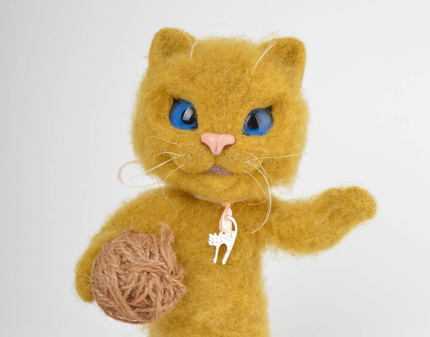 Handmade Katze Stofftier Deko Figur Geschenk Idee aus Wolle kleines Spielzeug foto 5
