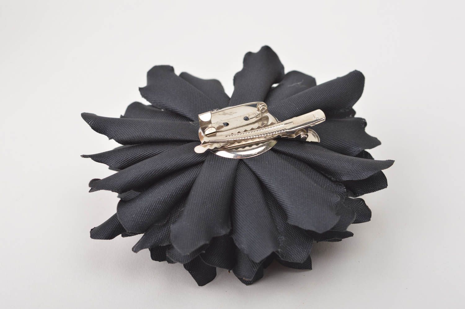 Broche barrette en tissu faite main grande fleur noire Cadeau pour femme photo 4