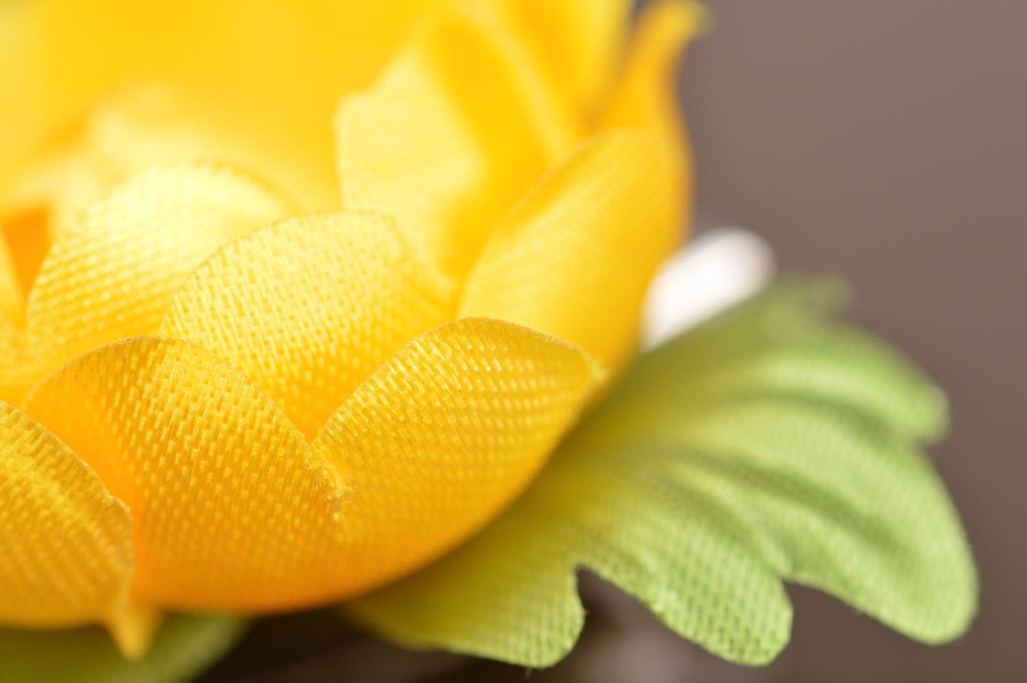 Pince à cheveux fleur jaune en tissu petite faite main accessoire pour fille photo 4