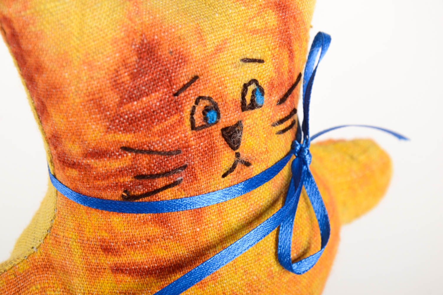 Handmade Kuscheltier Katze mit Schleife Stoff Spielzeug Geschenk für Kinder  foto 1