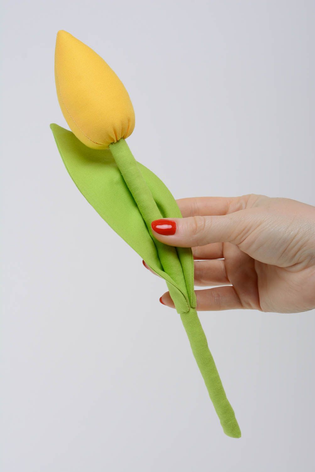 Gelbe dekorative Tulpe aus Stoff gepunkelt aus Baumwolle weich von Handarbeit foto 4