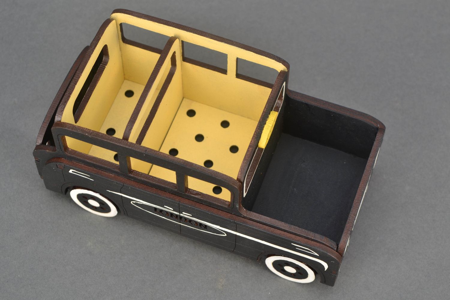 Schreibwarenbox aus MDF Holz in Form eines Autos foto 5