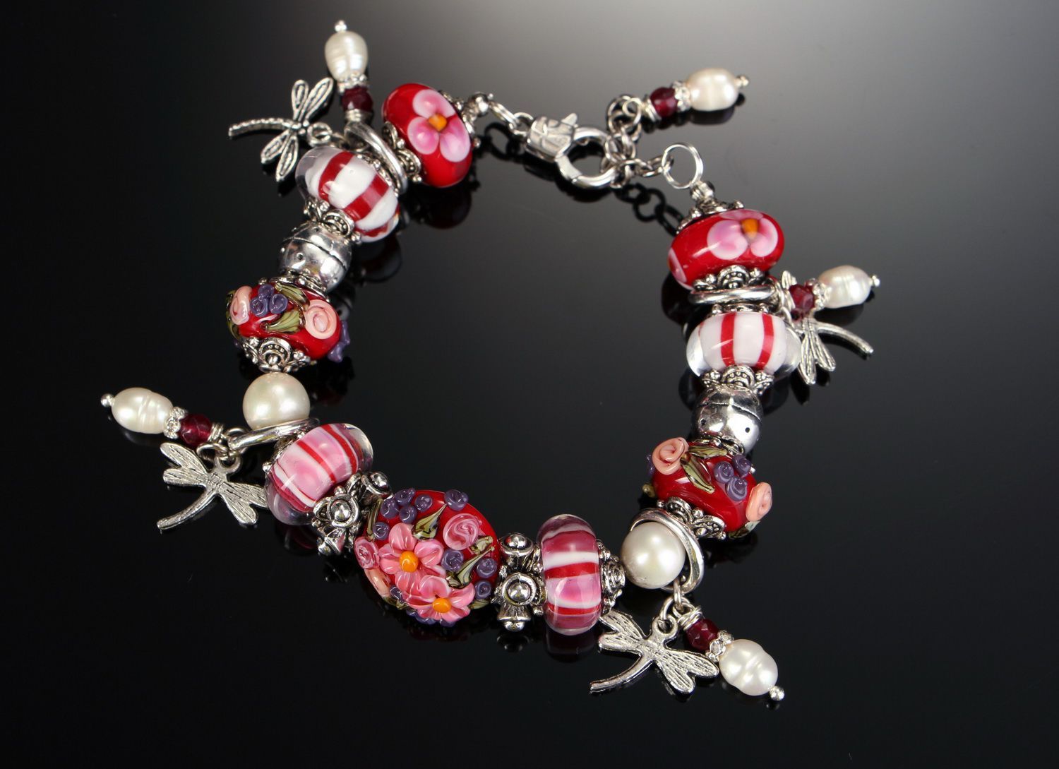 Bracelet made from glass and pearls photo 2