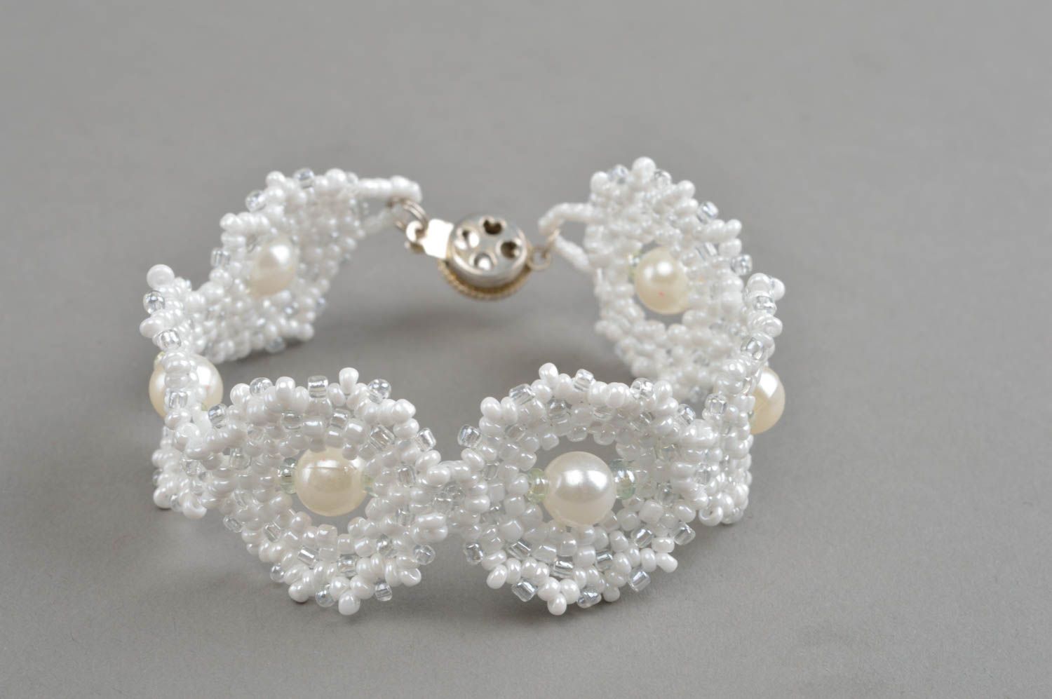 Bracelet en perles de rocaille fait main blanc bijou Perles sur la neige photo 3