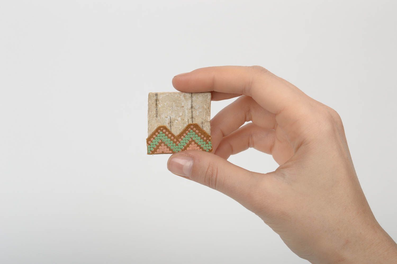 Schmuck für Frauen handgemacht schöne Brosche bunt Schmuck aus Naturmaterialien foto 1