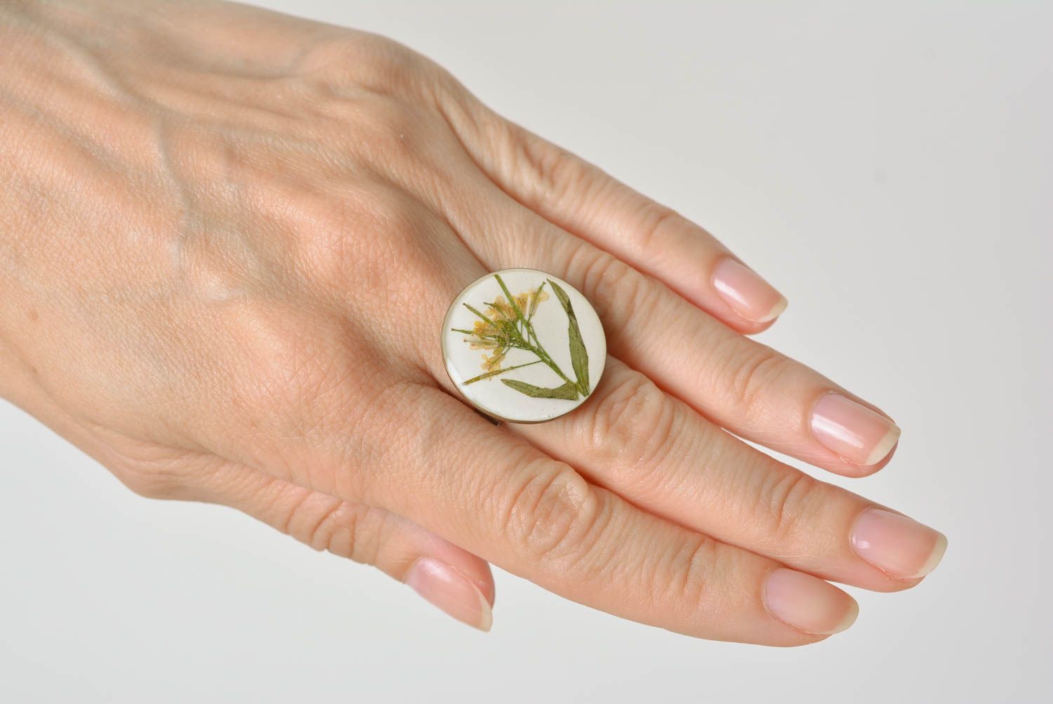 Handmade Ring mit echten Blumen im Epoxidharz rund sommerlich schön für Damen foto 3