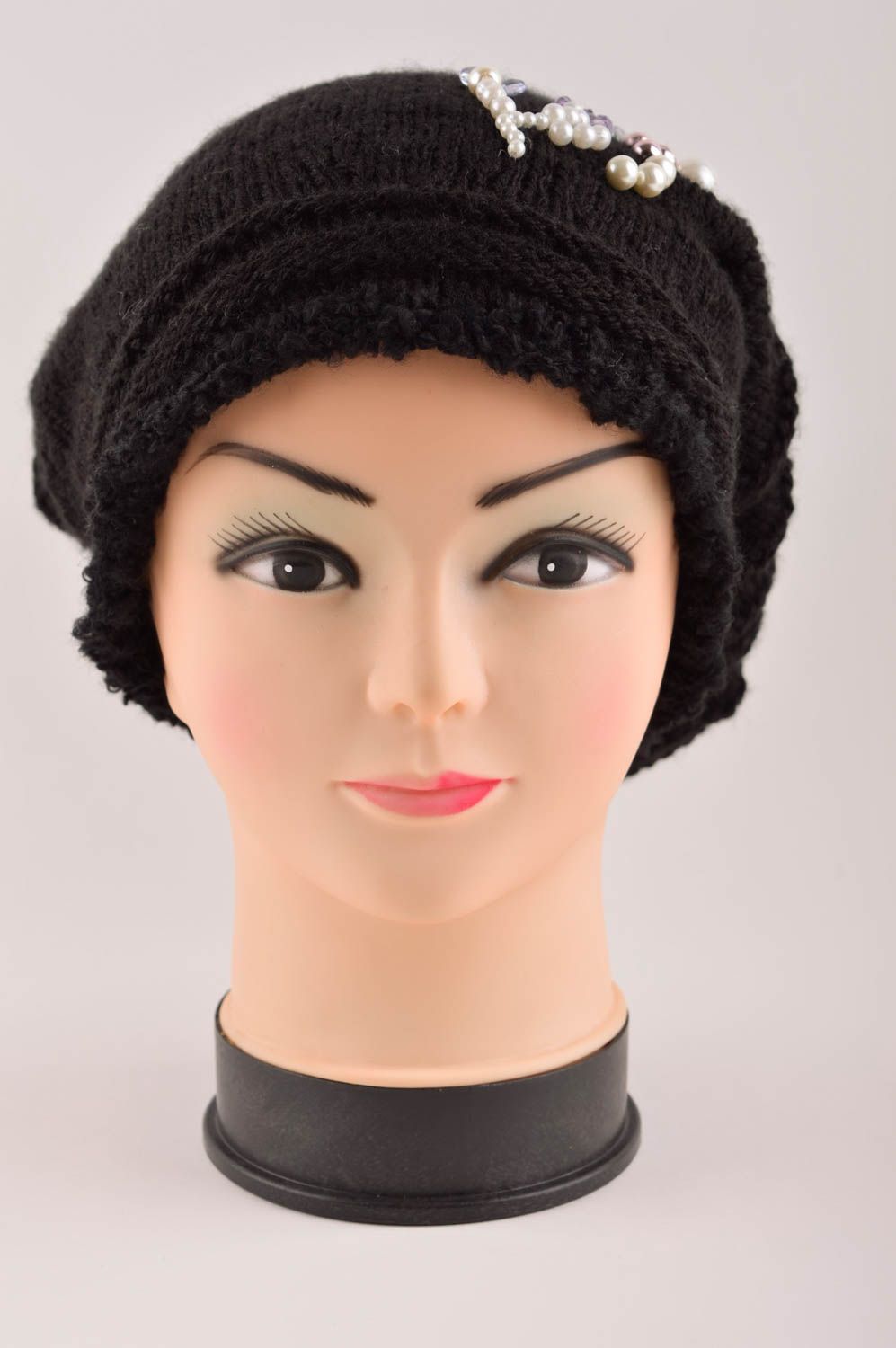 Schöne Winter Mütze für Frauen handgemachte schwarze Mütze modisches Accessoire  foto 4