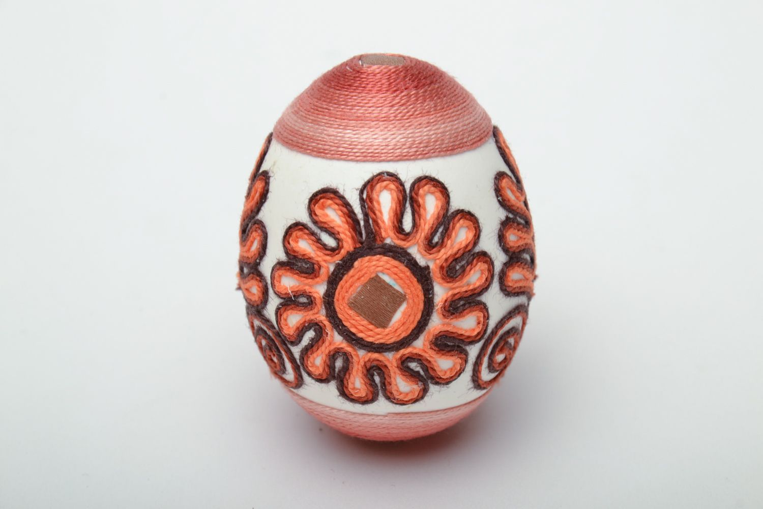 Huevo de Pascua decorado artesanal foto 3
