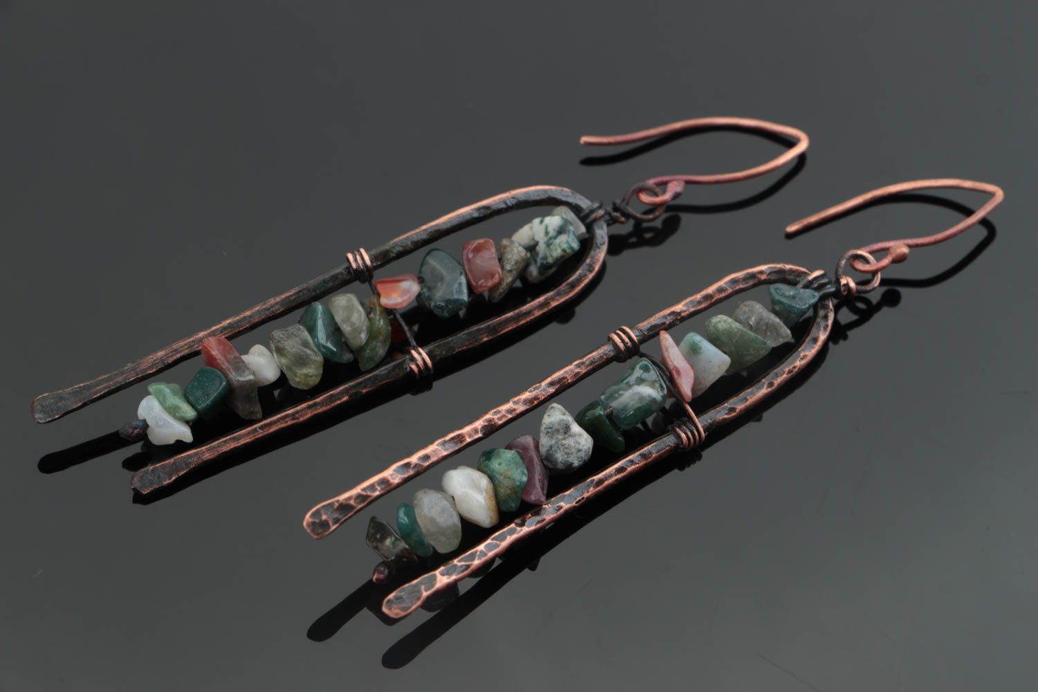 Pendientes largos originales hechos a mano de cobre con piedra natural de ágata foto 1