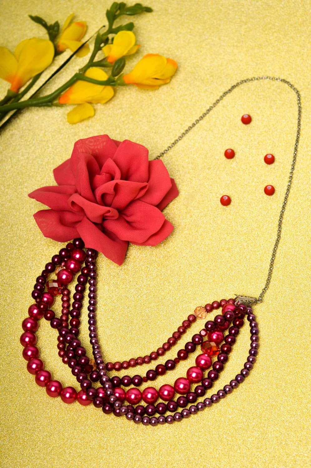Collier rouge Bijou fait main multirang perles fantaisie avec fleur Cadeau femme photo 1