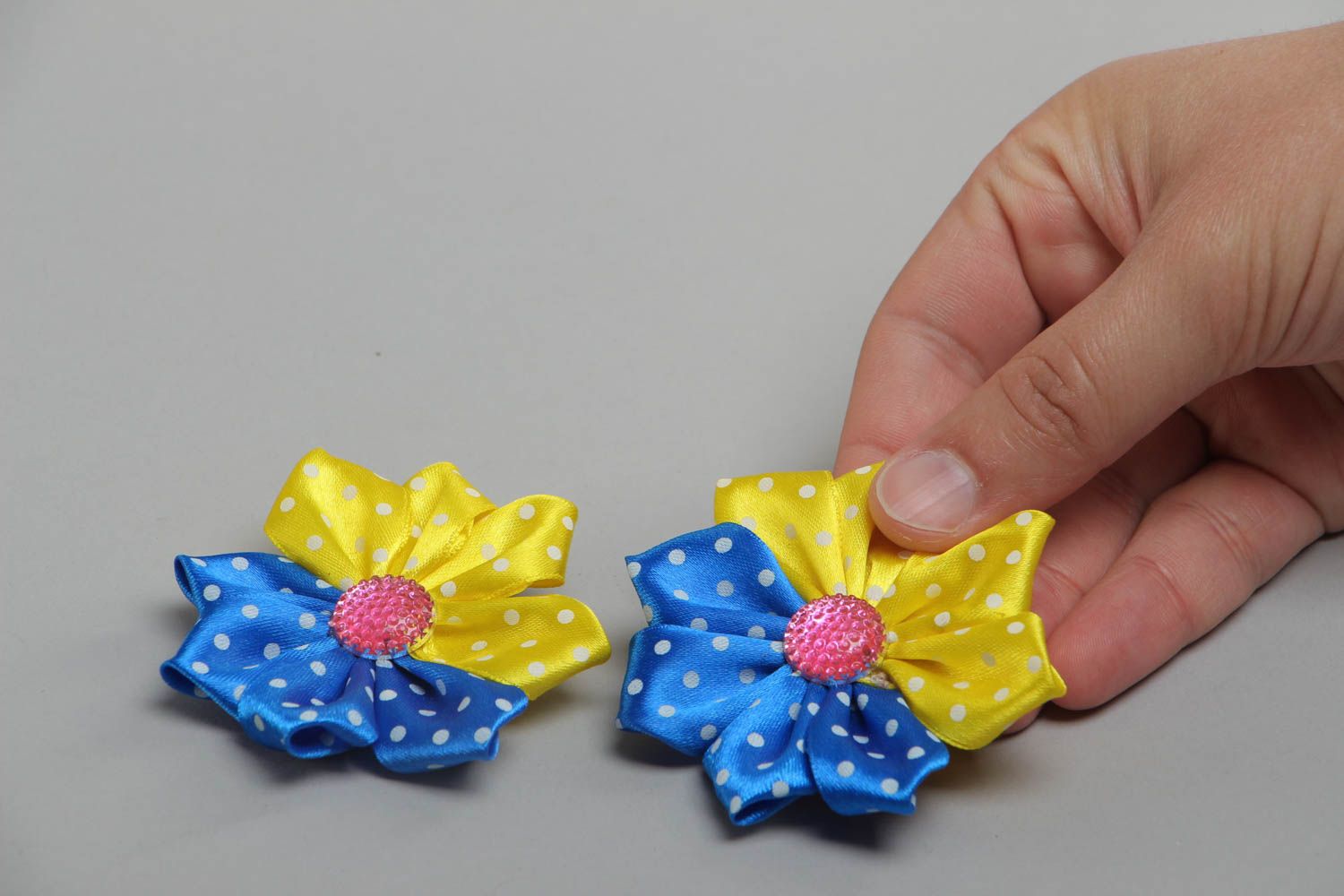 Handmade set of satin ribbon hairpins bright flowers 2 pieces hair accessories photo 5