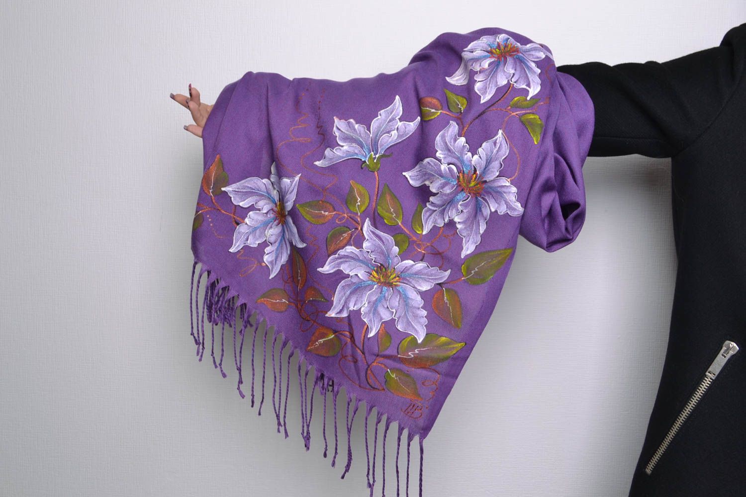 Warm violet cashmere scarf with painting photo 5