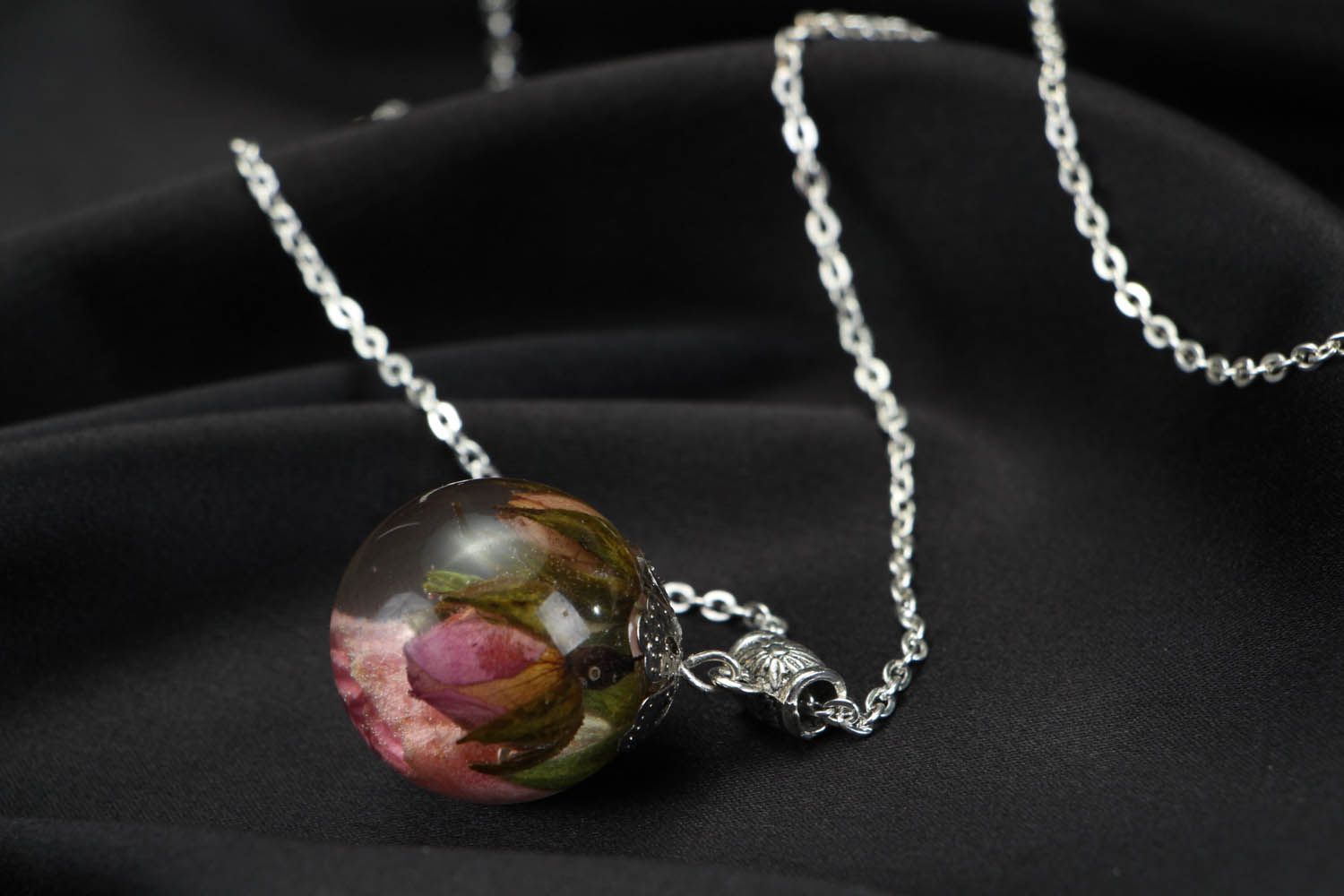 Pendant with a rose bud photo 3