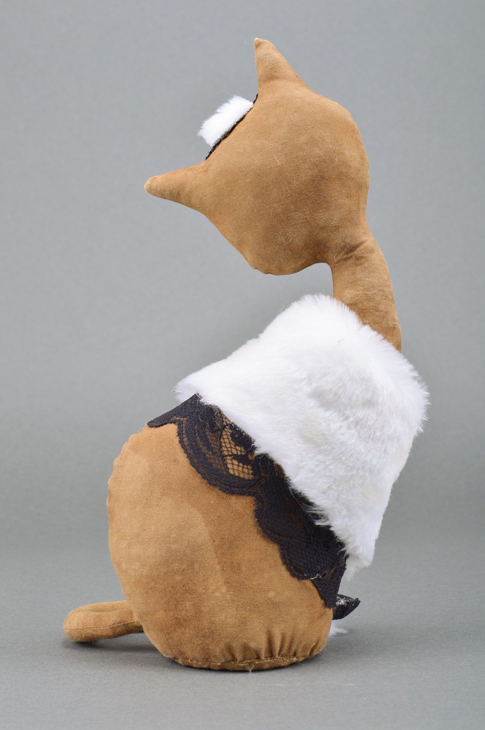 Игрушка кошка из ткани с искусственным мехом коричневая средняя ручной работы  фото 5