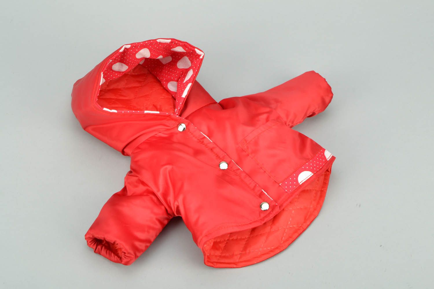 Rote Jacke für Puppe foto 1