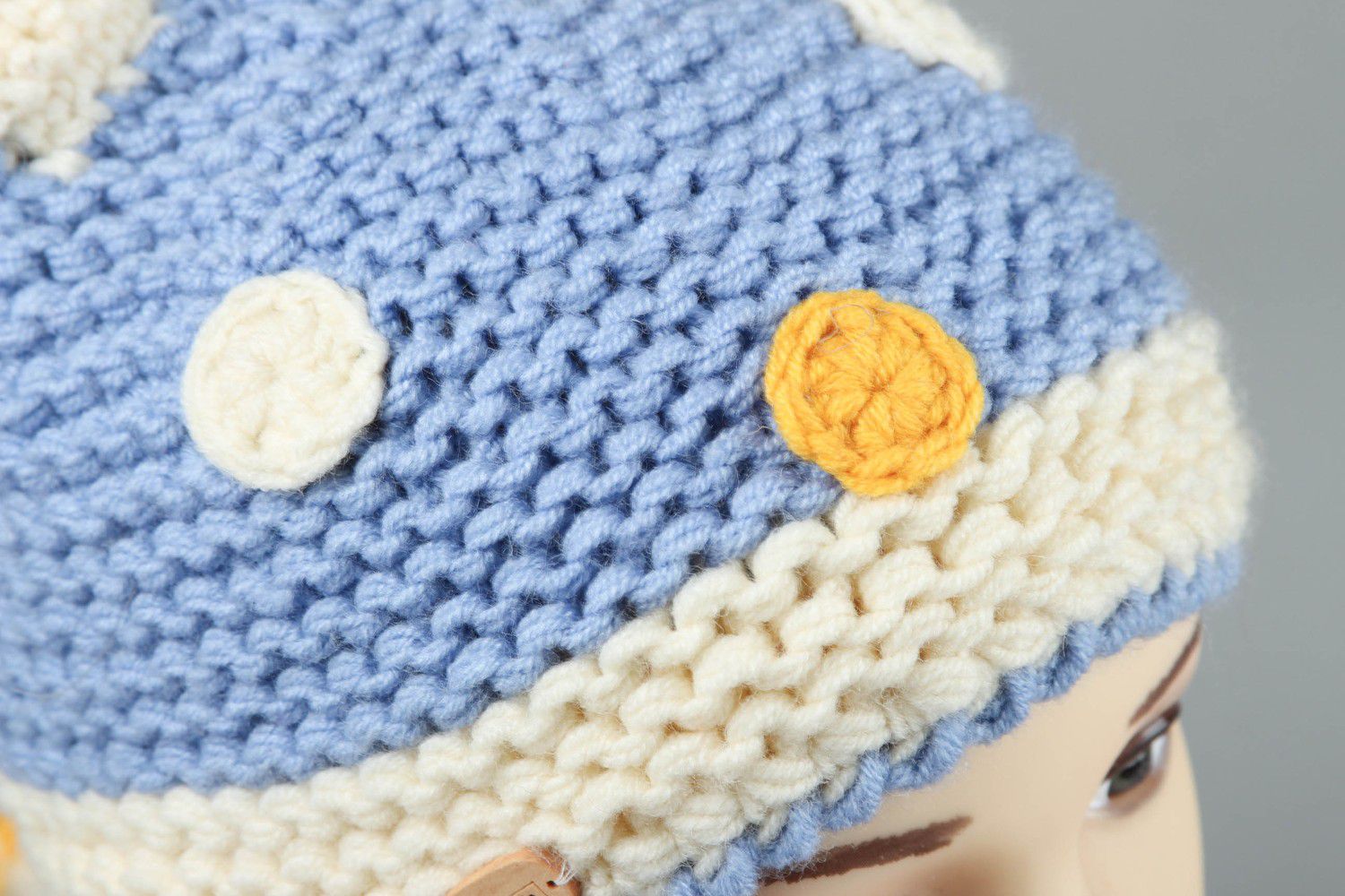 Bonnet tricoté bleu ciel avec oreilles fait main photo 4