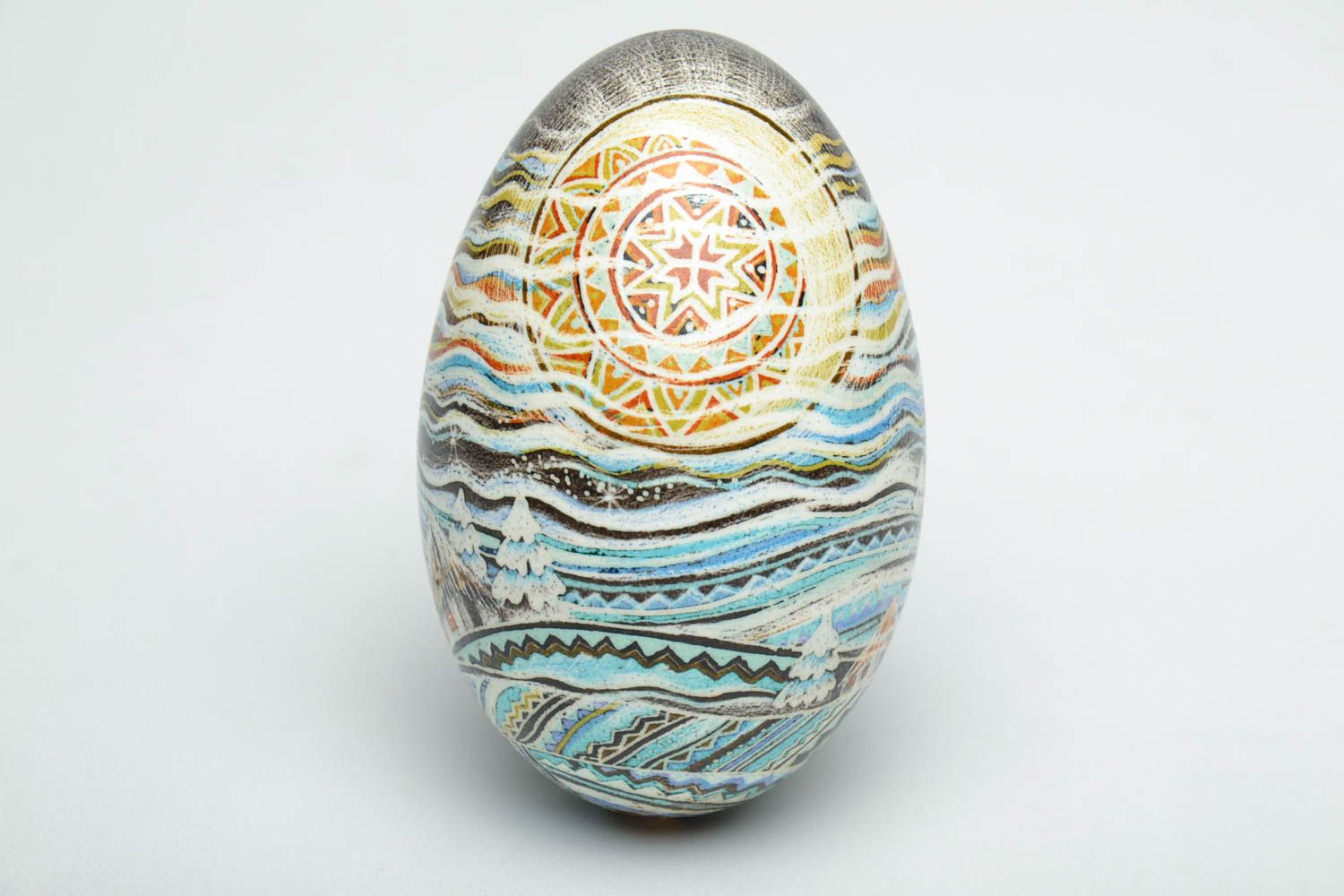 Oeuf de Pâques décoratif fait main original peint technique de cire Hiver photo 4