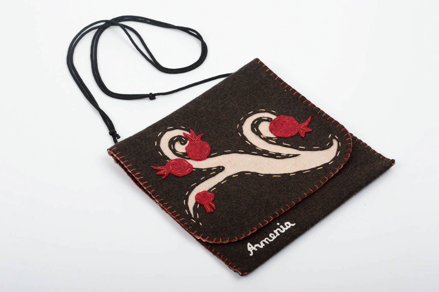 Kleine Schultertasche in Braun handmade Tasche aus Filz Accessoire für Frauen foto 5