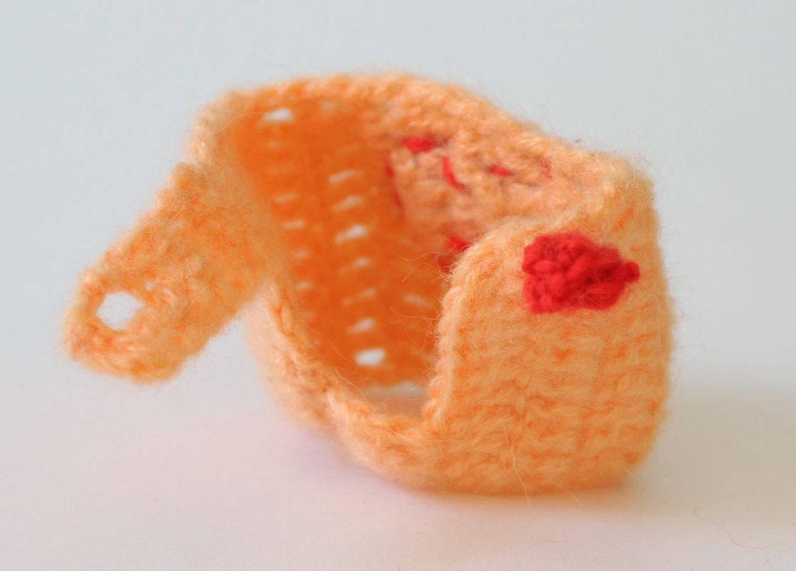 Copritazza di fili di lana fatto a mano fodera a maglia per tazza color pesca foto 4