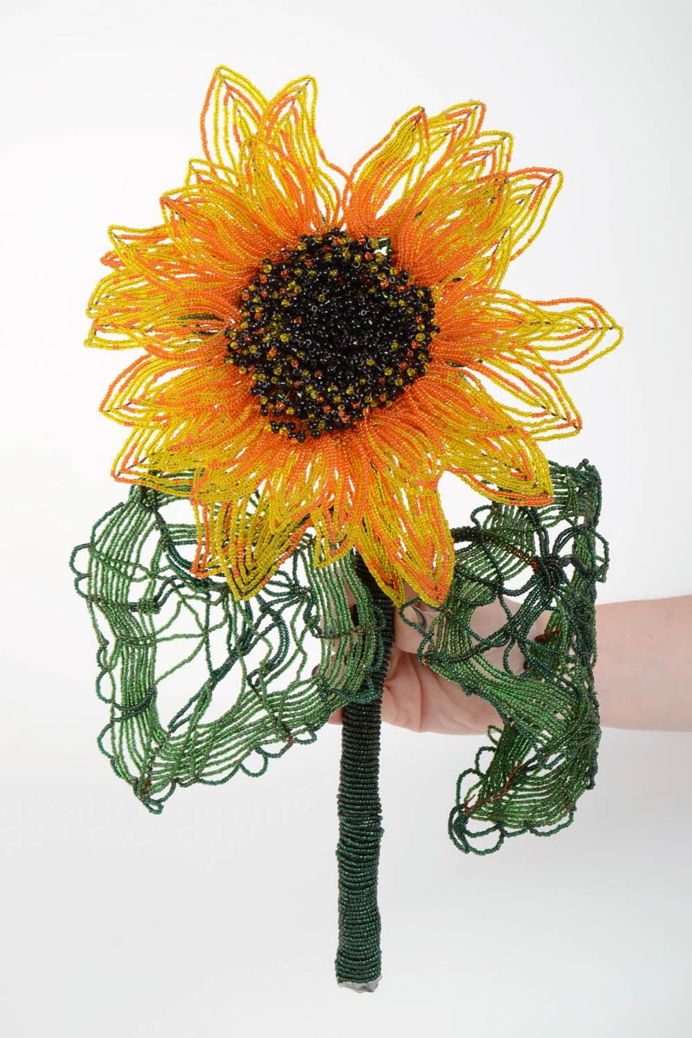 Große schöne Blume aus Glasperlen Sonnenblume künstlerische Handarbeit foto 2