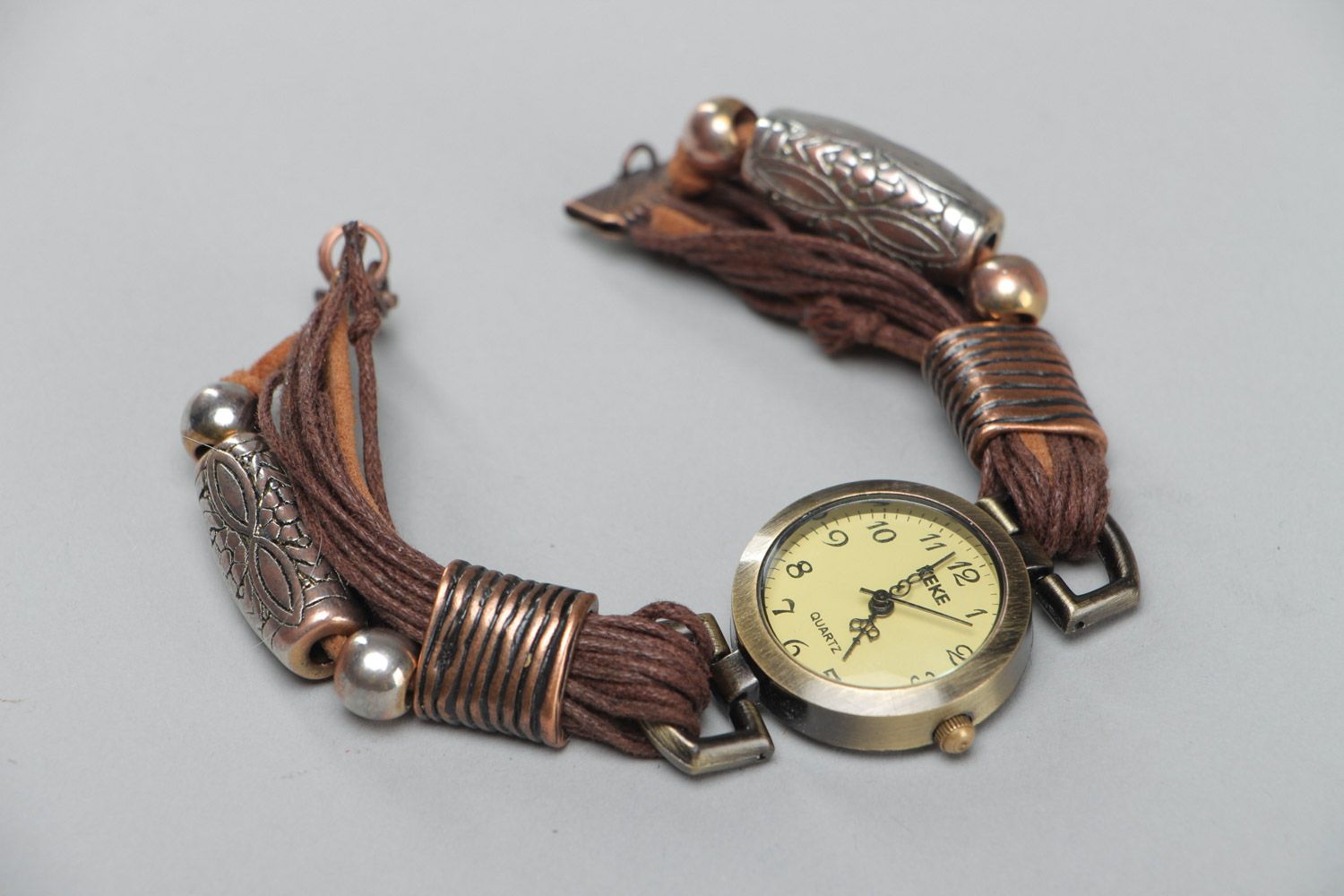 Наручные часы с узким ремешком из вощенного шнура коричневые ручной работы фото 2