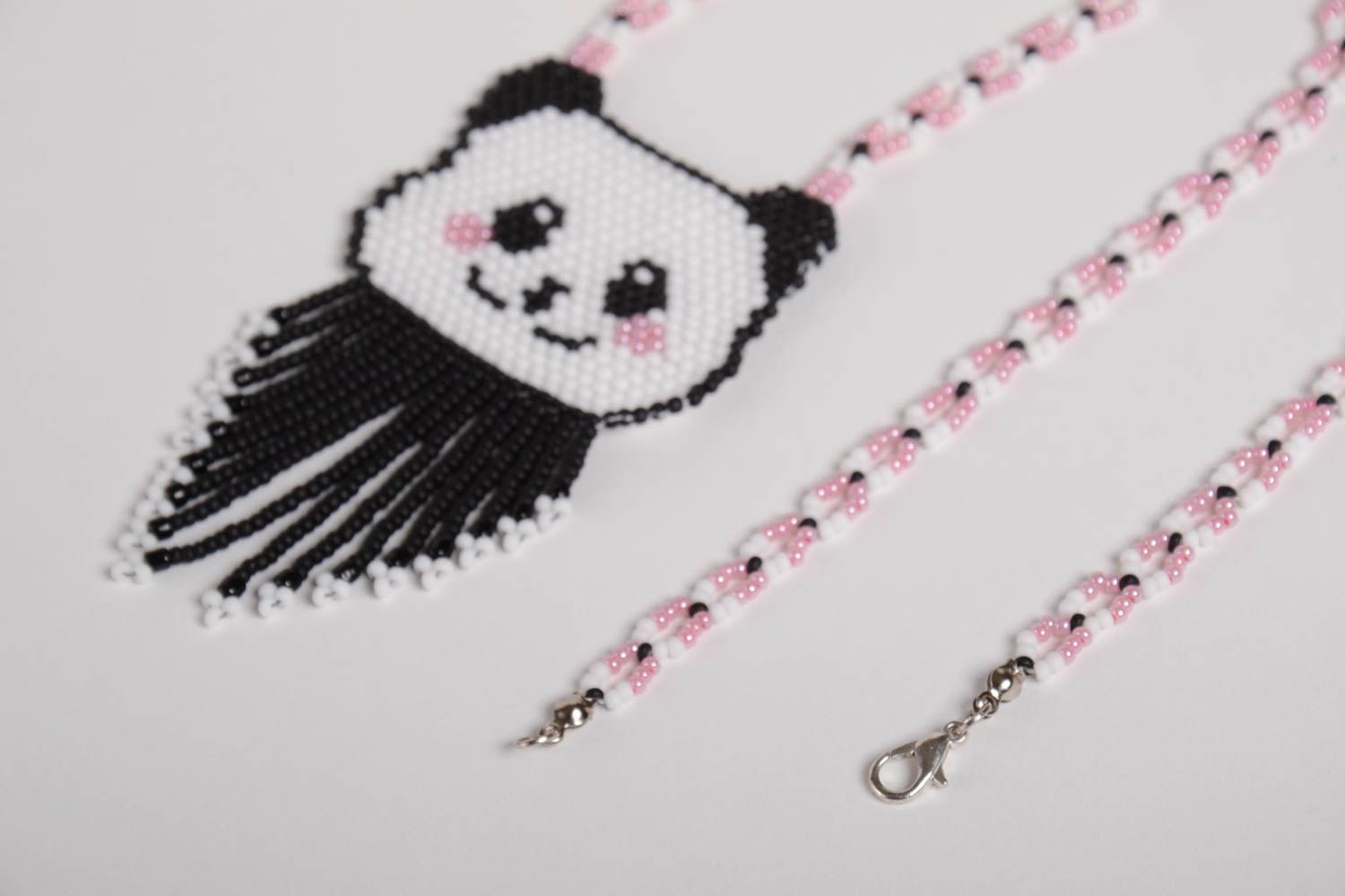 Pendentif panda fait main en perles de rocaille blanc avec noir petit long photo 5
